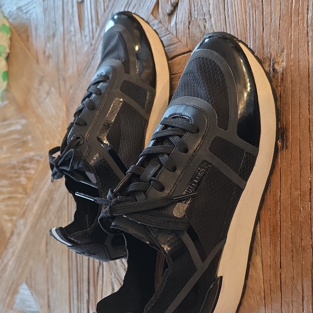 MICHAEL KORS sneakers! 6.5